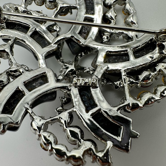 Vintage signed Star Vintage Silvertone Thermoset And Crystal Pan Pin brooch - Picture 6 of 8